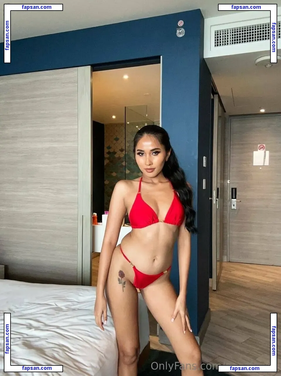 pocalovee nude photo #0005 from OnlyFans