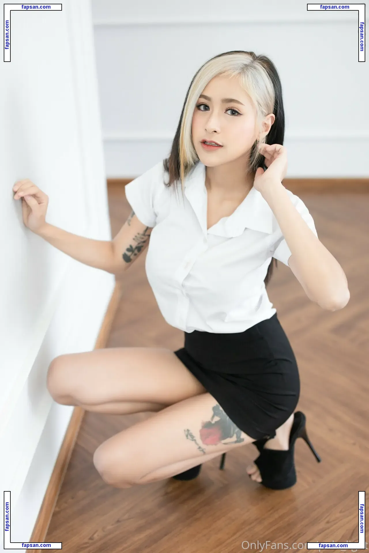 pole_light nude photo #0482 from OnlyFans