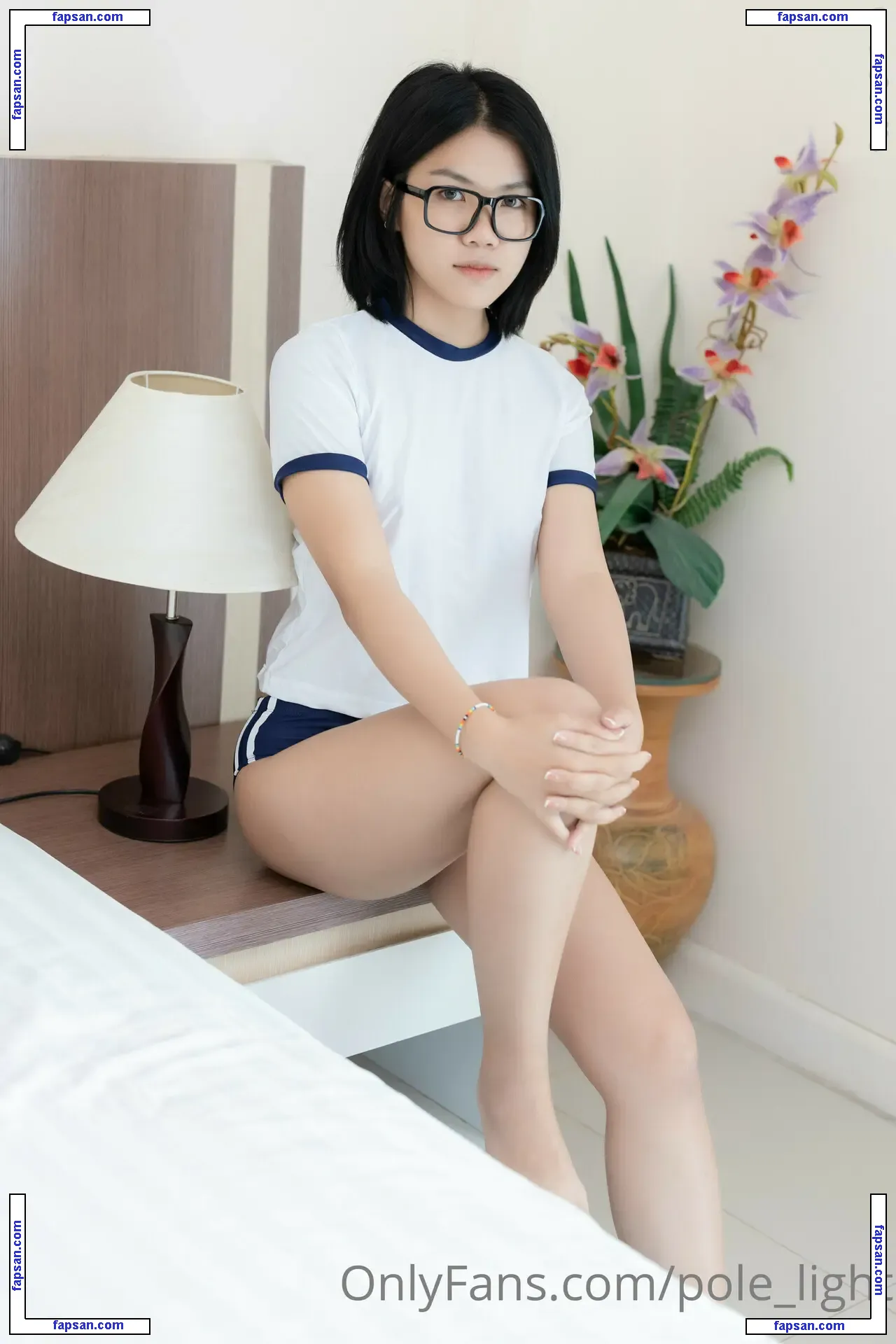 pole_light голая фото #0640 с Онлифанс