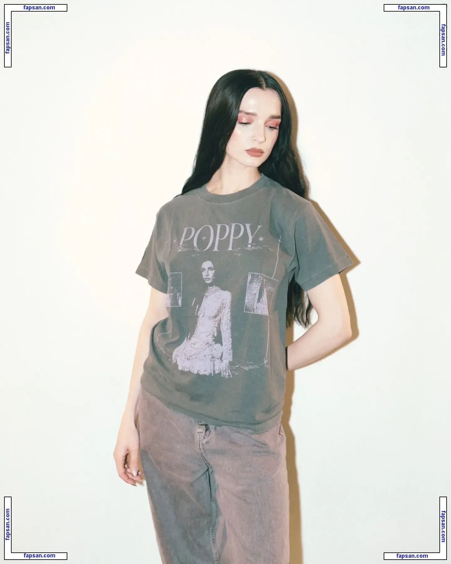 Poppy голая фото #0171 с Онлифанс