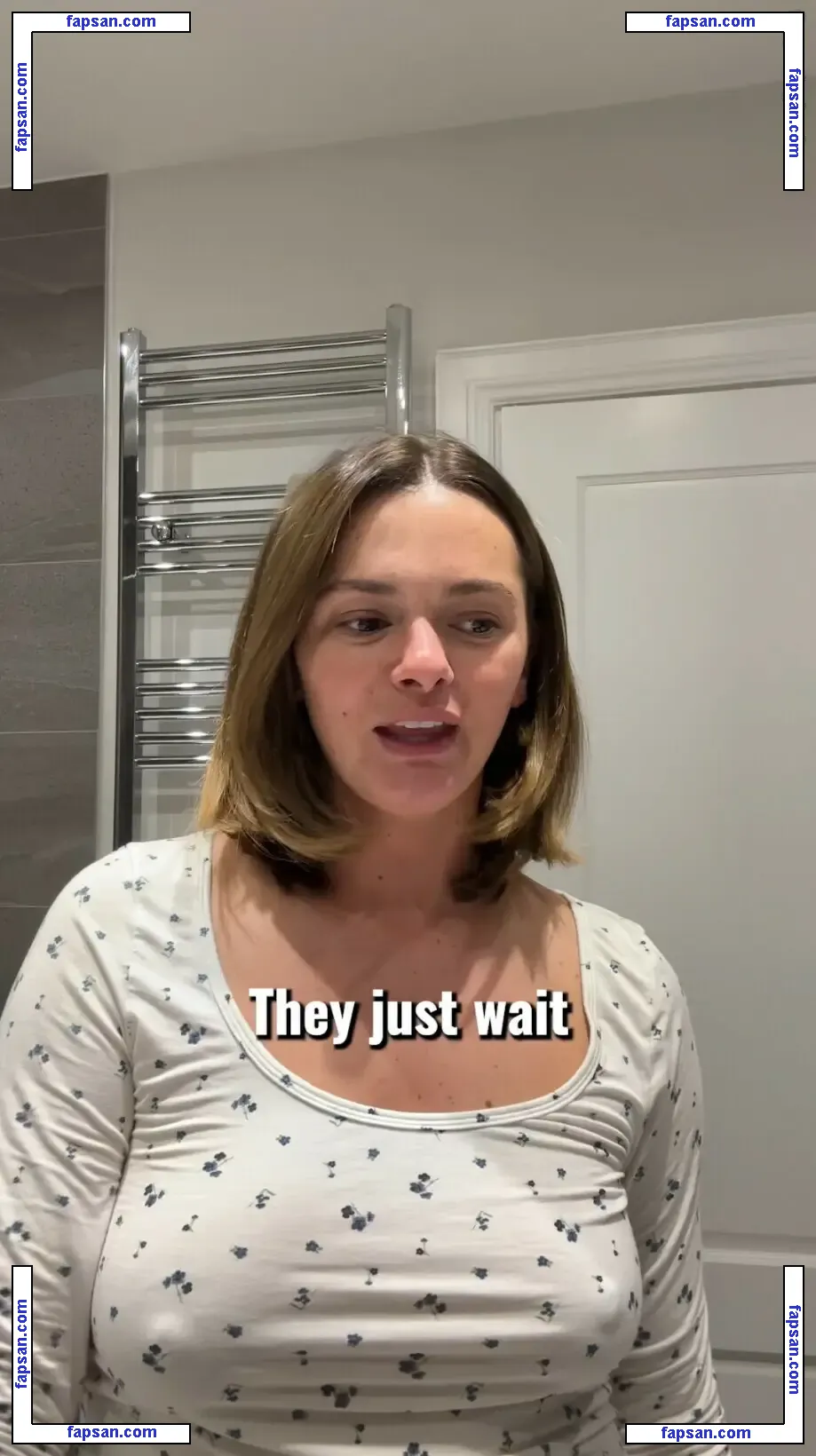 Poppyhollins nude photo #0001 from OnlyFans