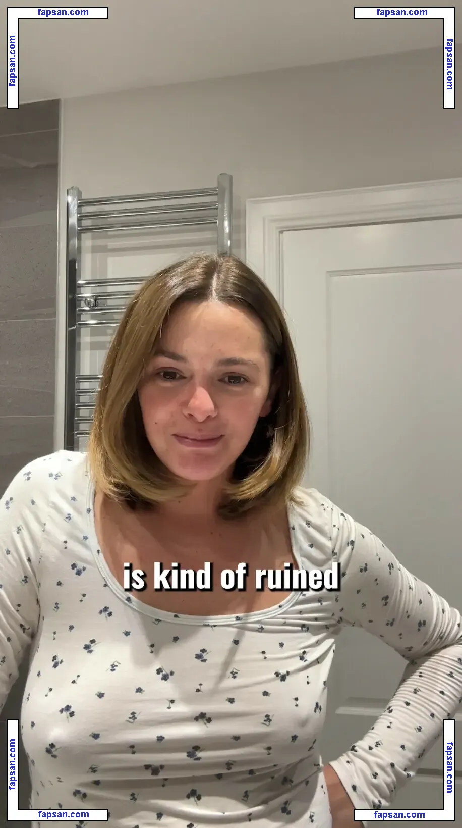 Poppyhollins nude photo #0008 from OnlyFans