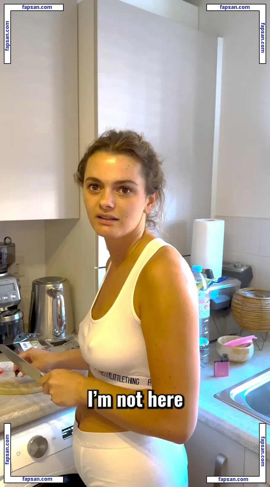 Poppyhollins nude photo #0012 from OnlyFans