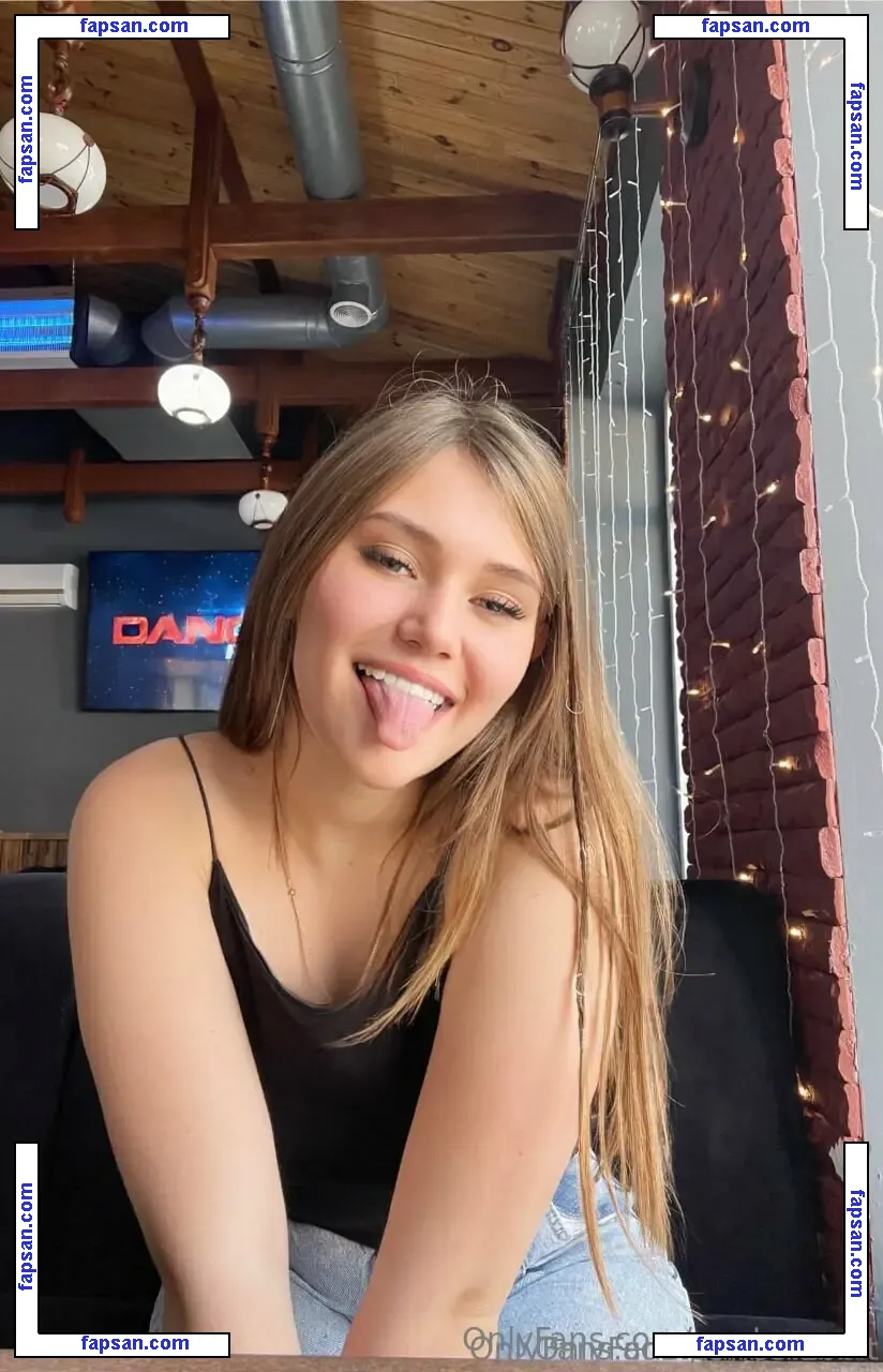 poutyrosee nude photo #0018 from OnlyFans