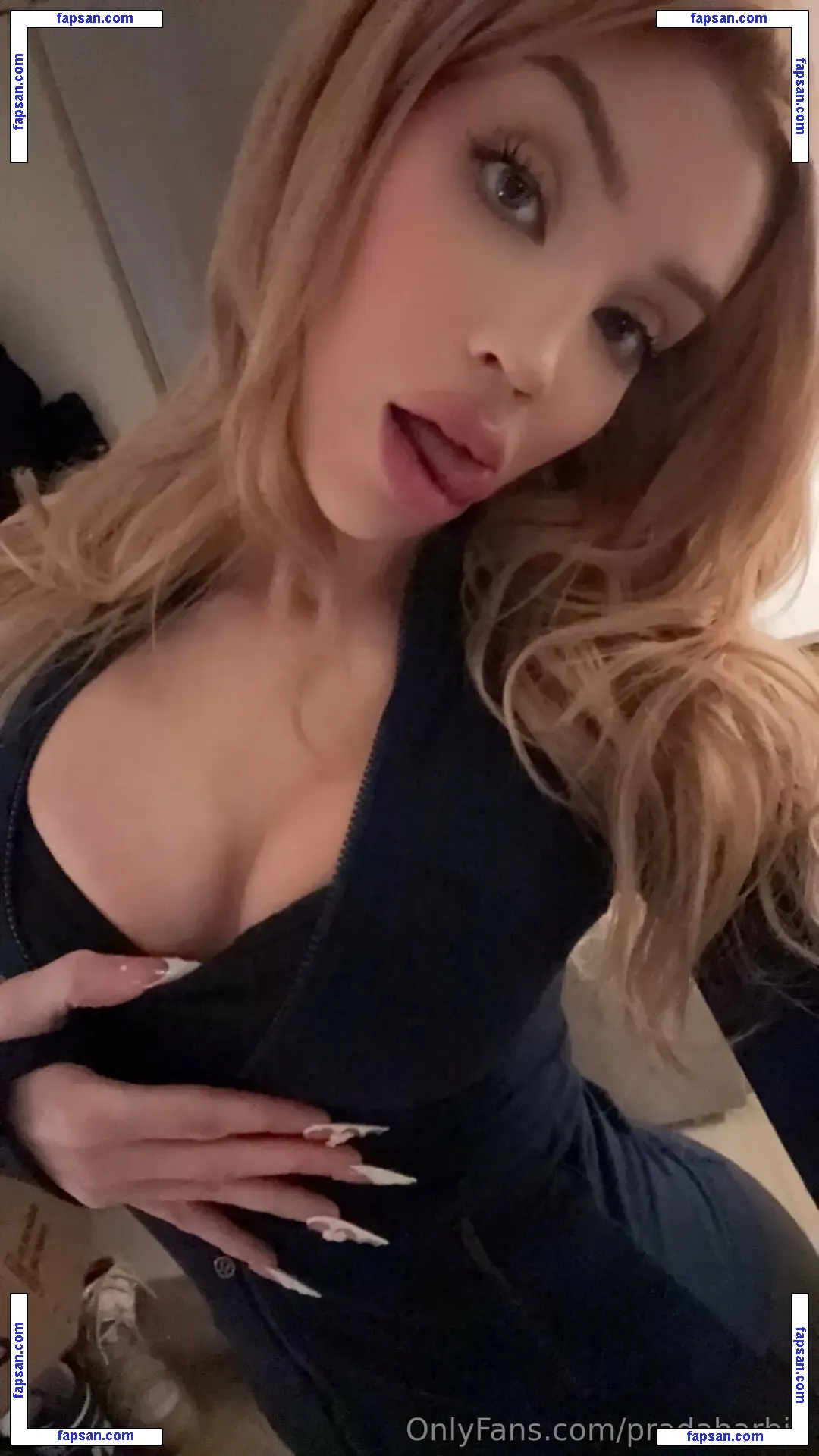 Pradabarbi3 голая фото #0002 с Онлифанс