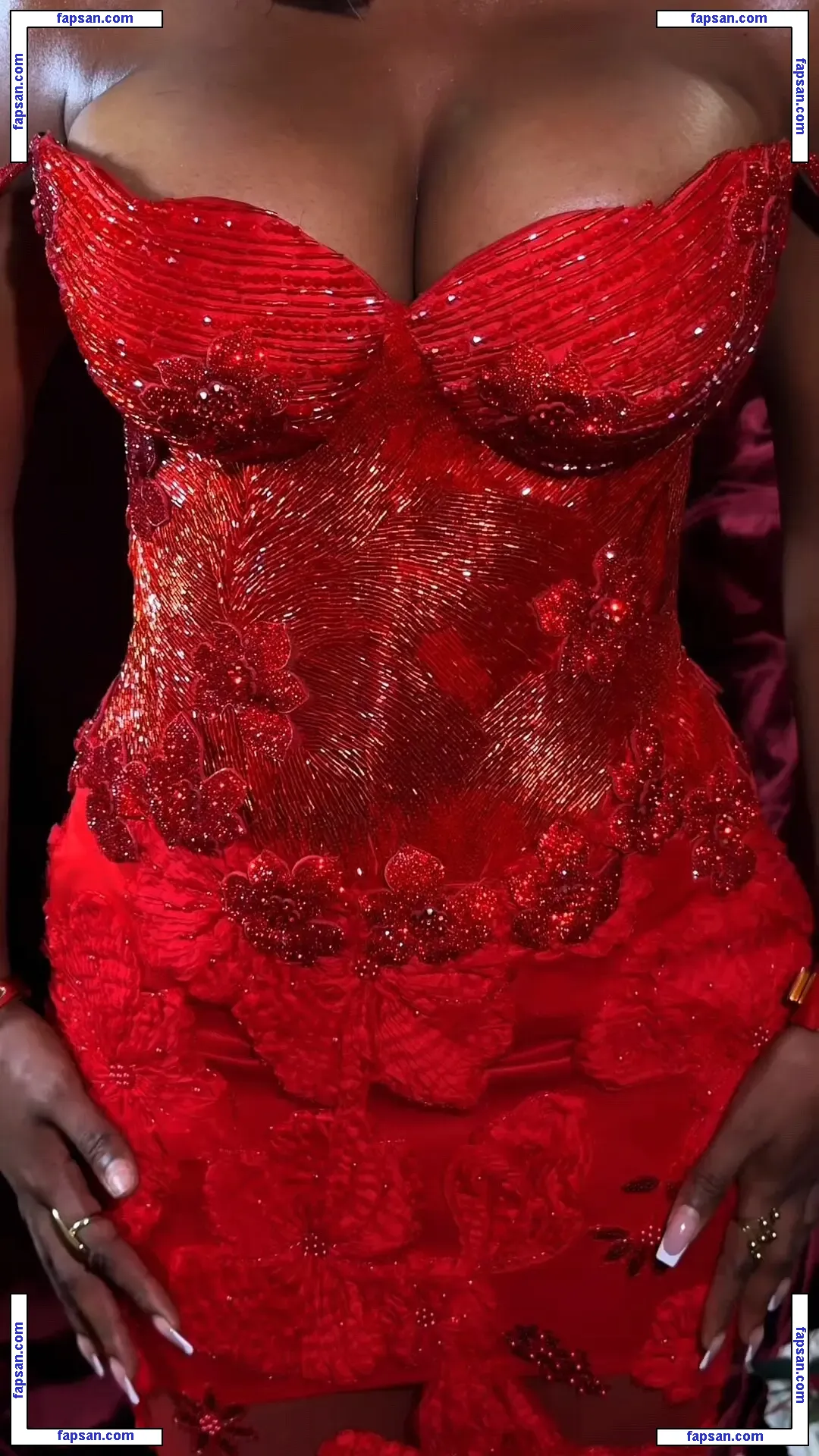 Praise John голая фото #0001 с Онлифанс