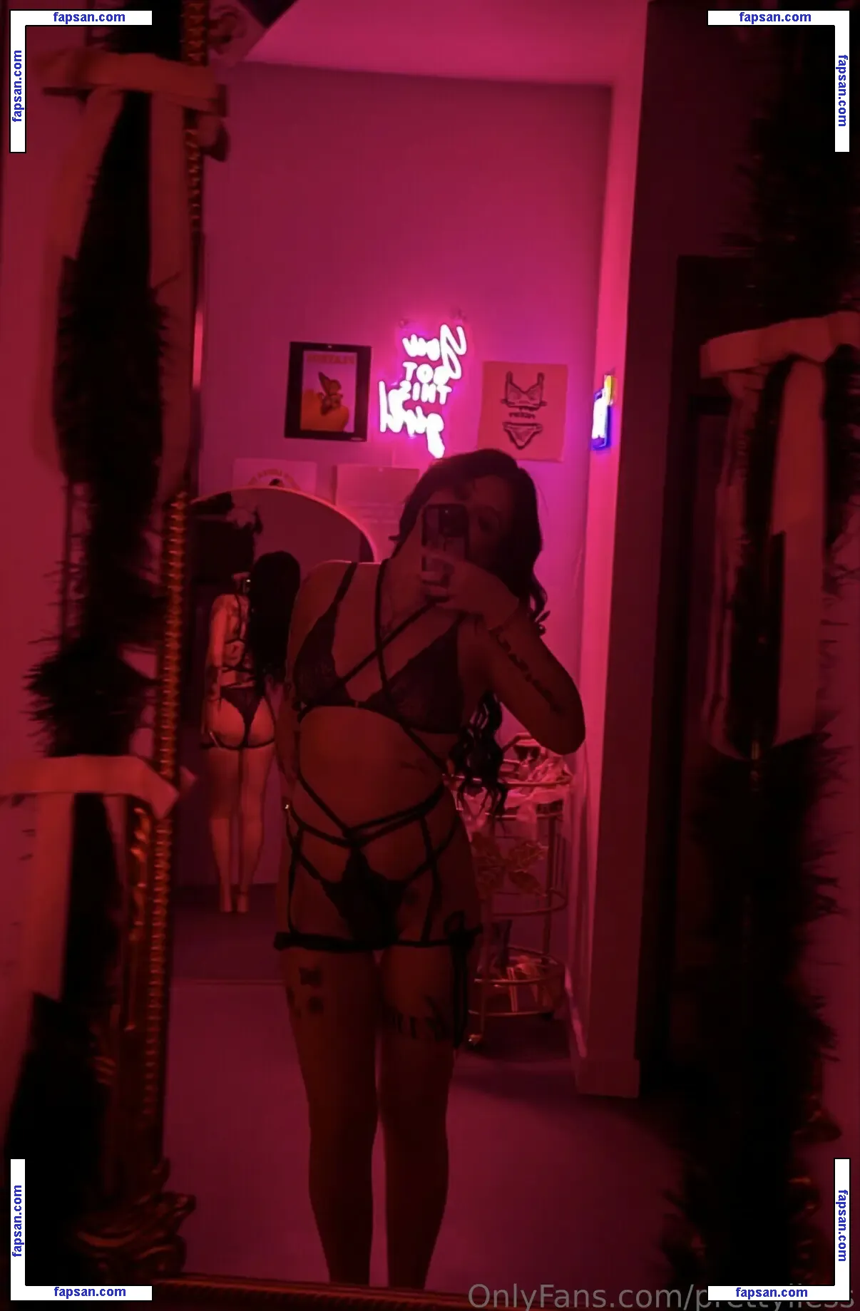 Prettyliess голая фото #0002 с Онлифанс