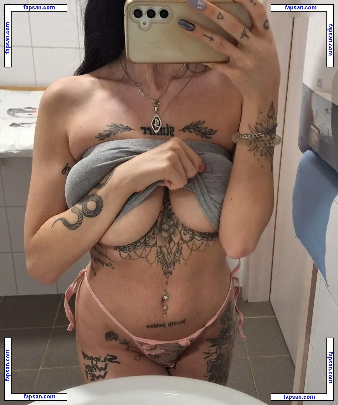 Prettypoison nude photo #0001 from OnlyFans