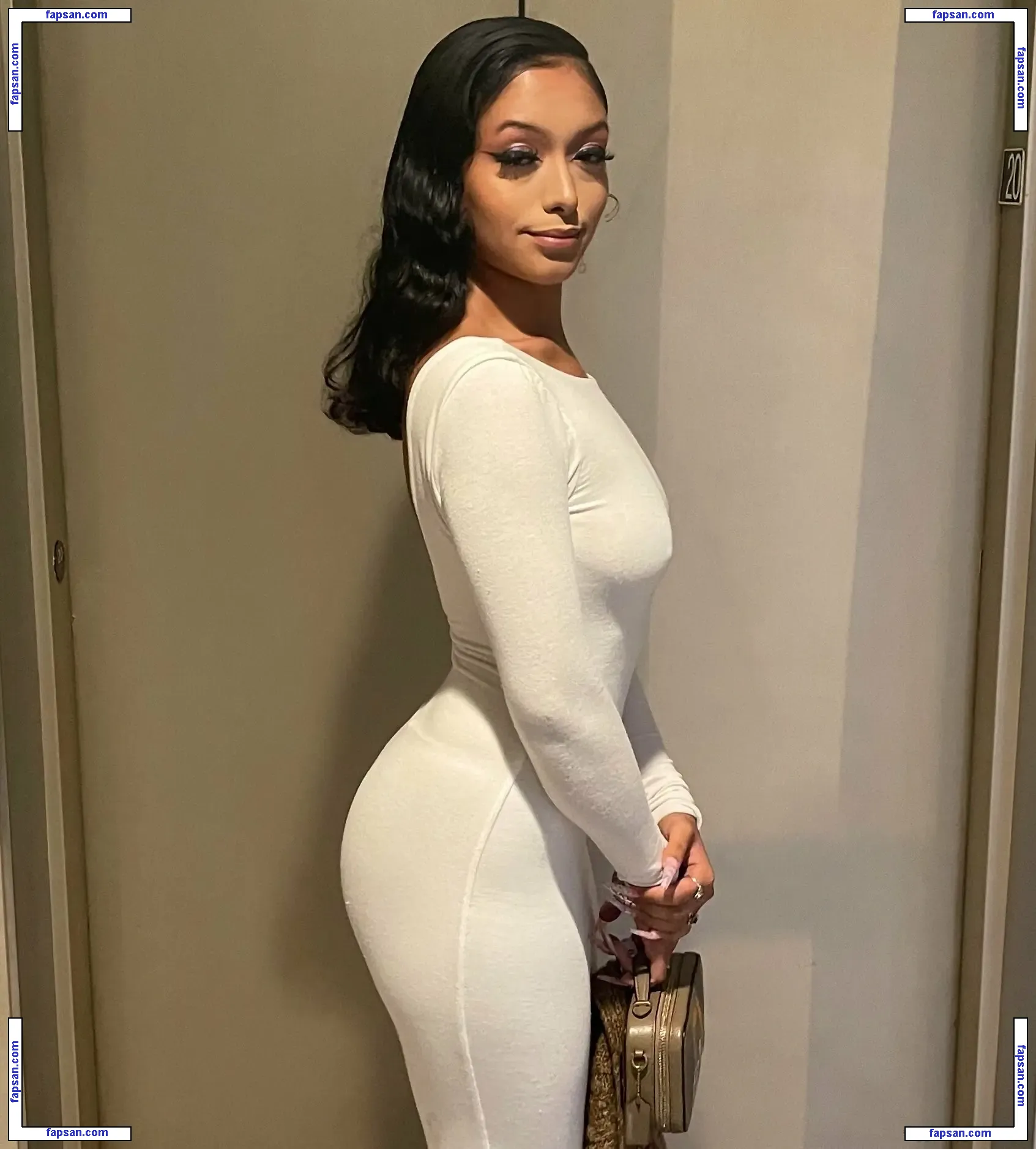 Princess Emily nude photo #0222 from OnlyFans