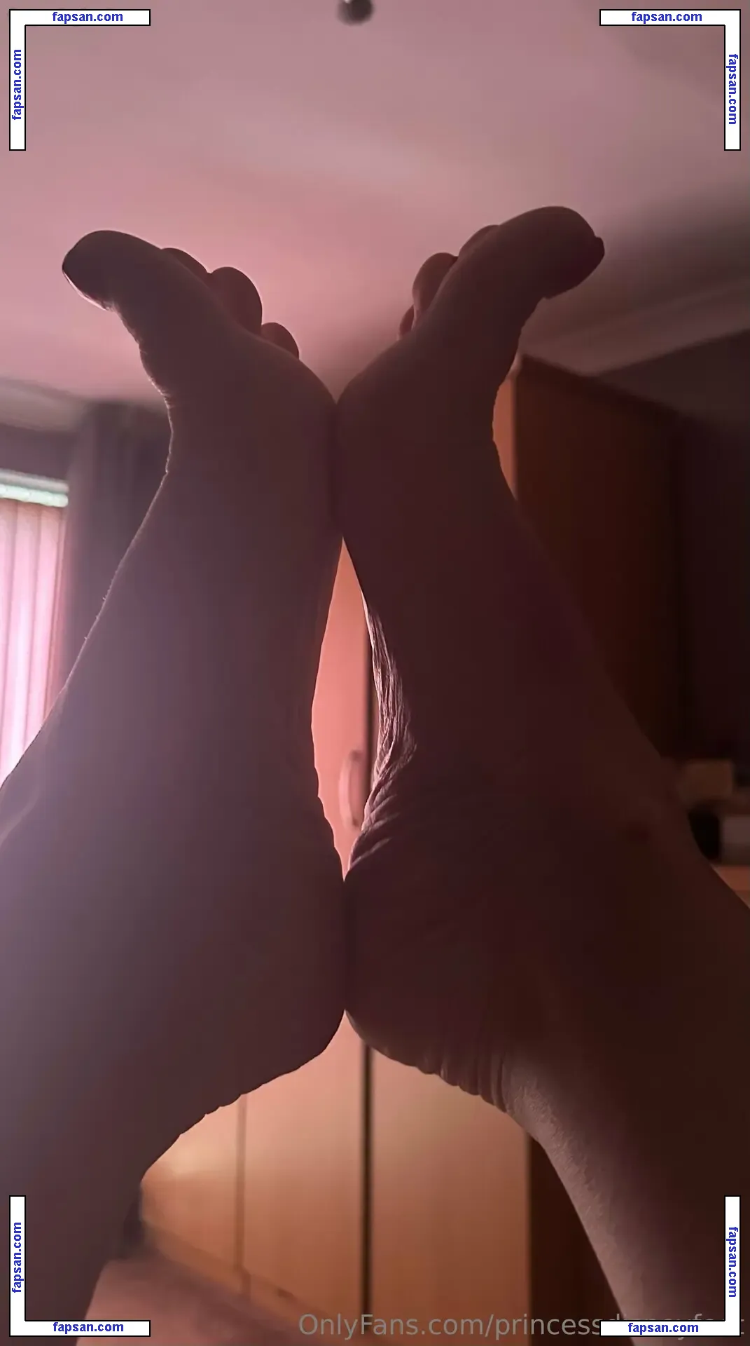 princessdisneyfeet nude photo #0014 from OnlyFans