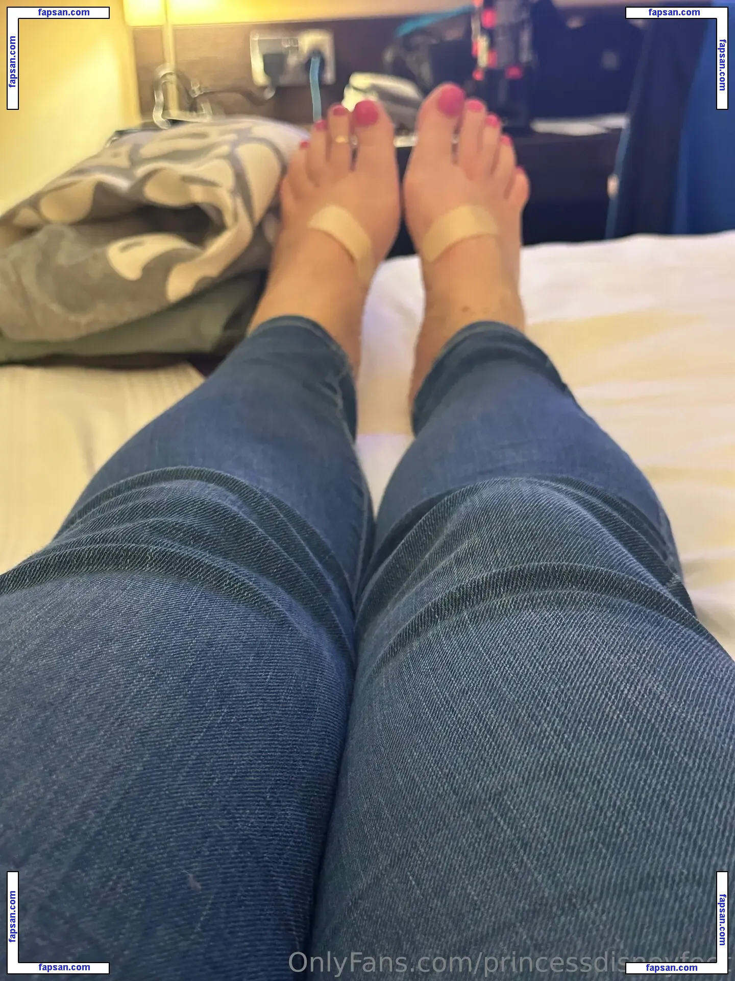 princessdisneyfeet nude photo #0018 from OnlyFans