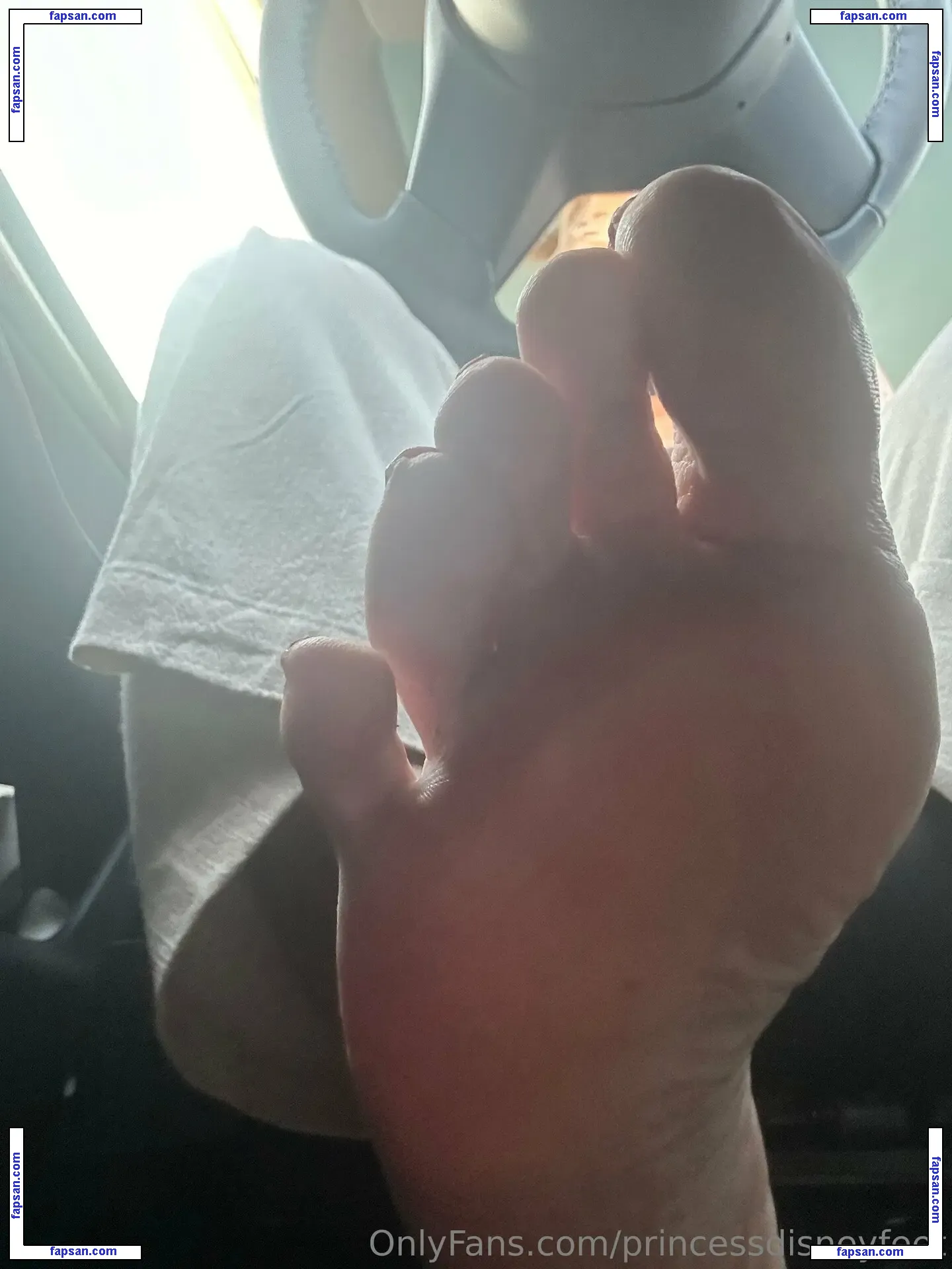 princessdisneyfeet nude photo #0022 from OnlyFans