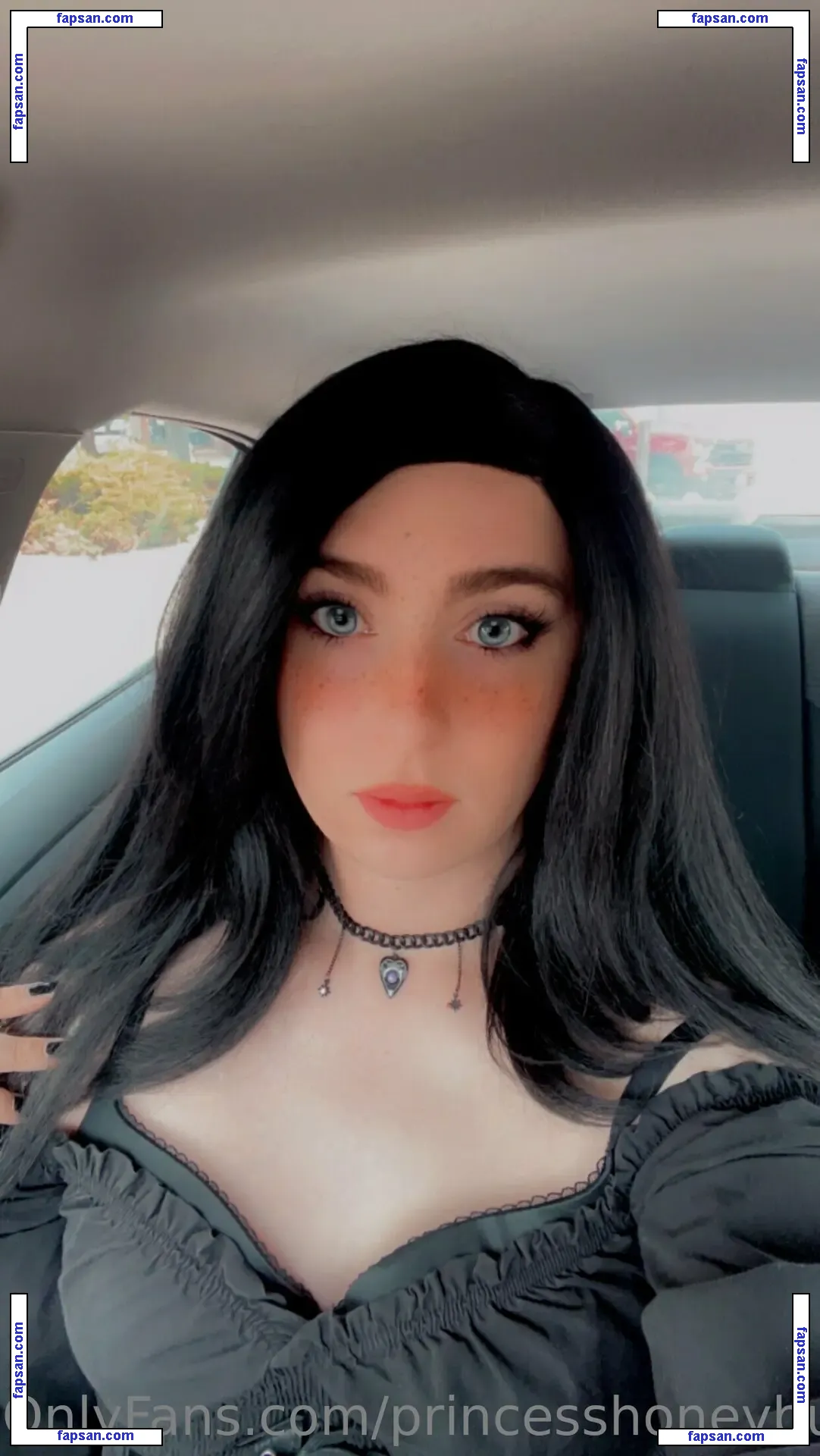 princesshoneybutt nude photo #0012 from OnlyFans