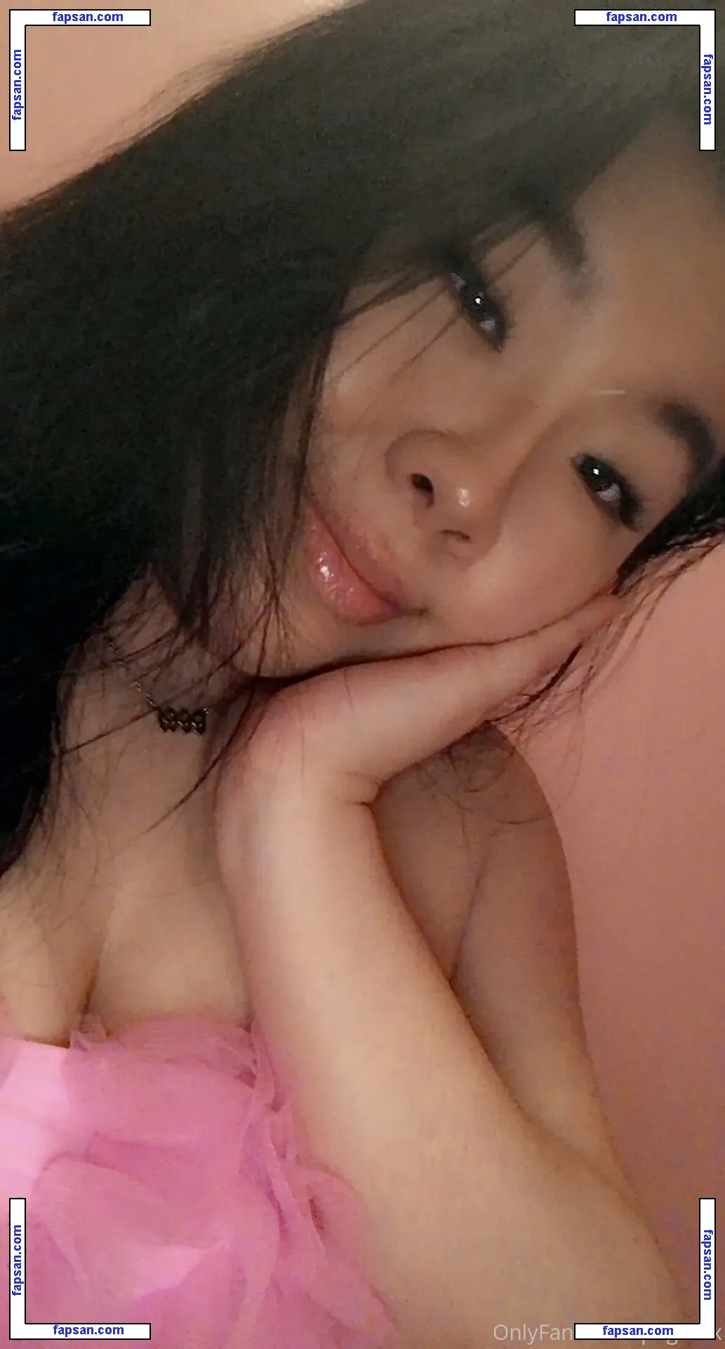 pugsxox / dreamssxoxoxo nude photo #0001 from OnlyFans