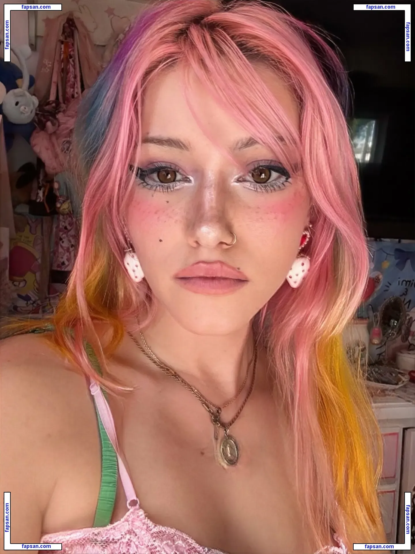 Puresoftie голая фото #0012 с Онлифанс