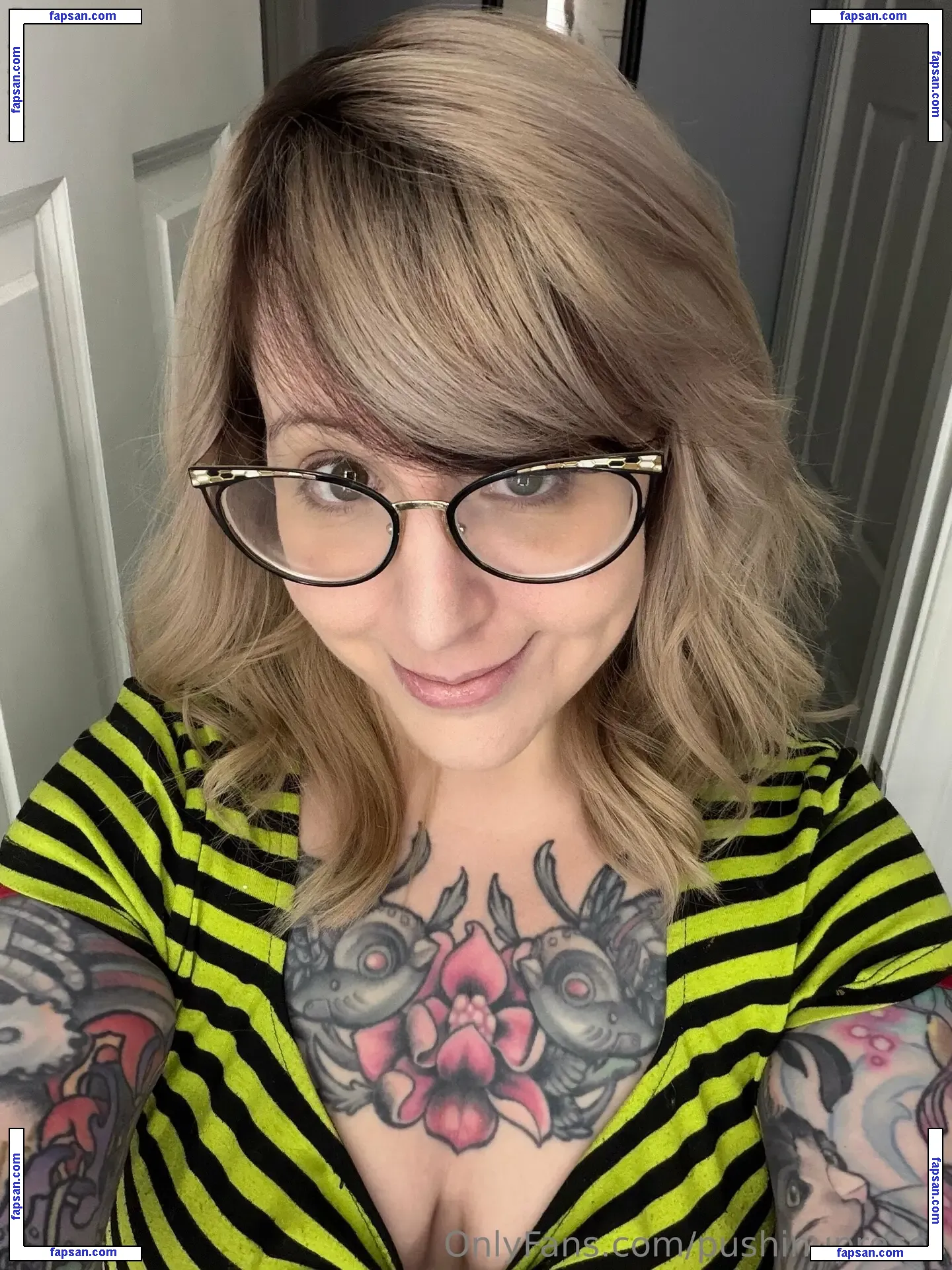 PushingUpRoses голая фото #0352 с Онлифанс