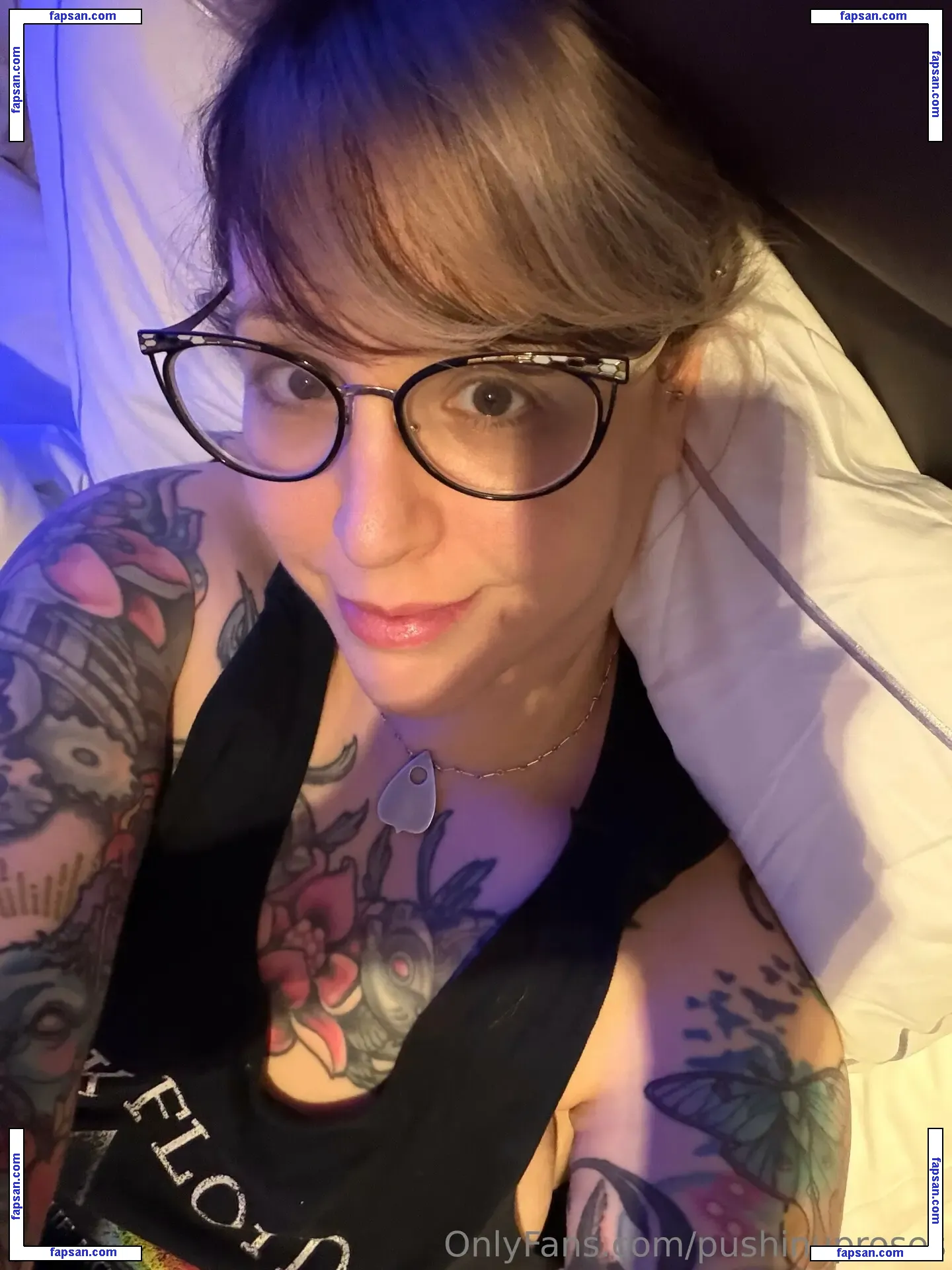 PushingUpRoses голая фото #0354 с Онлифанс