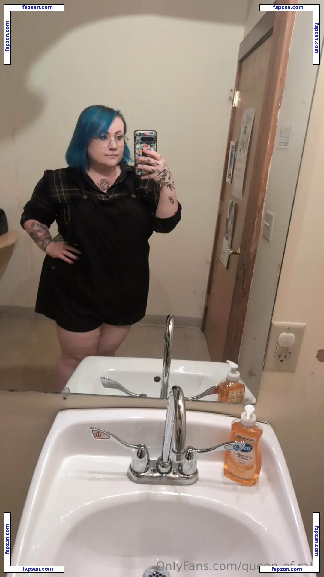 queen-of-rats nude photo #0020 from OnlyFans