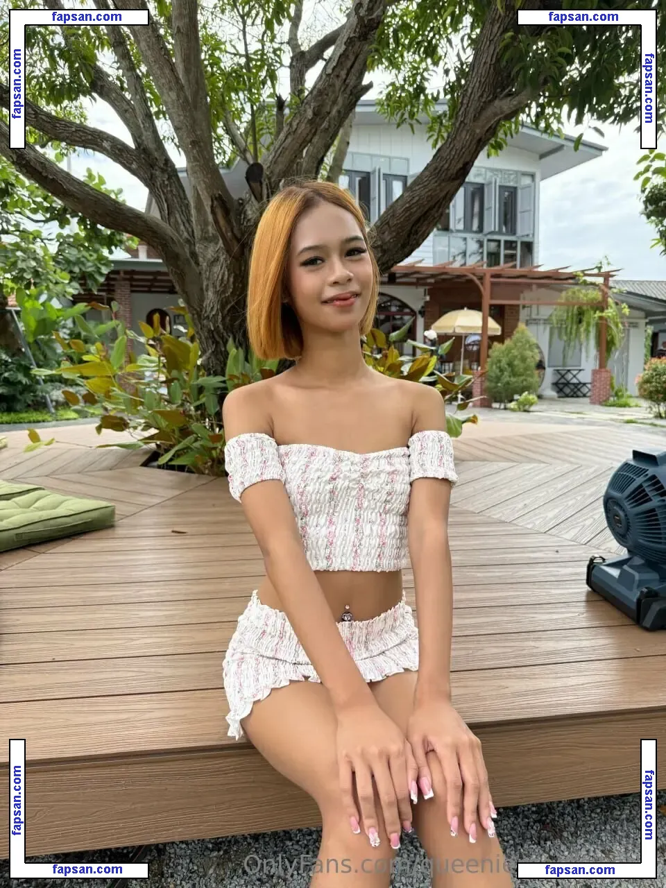 Queenie 18 nude photo #0008 from OnlyFans