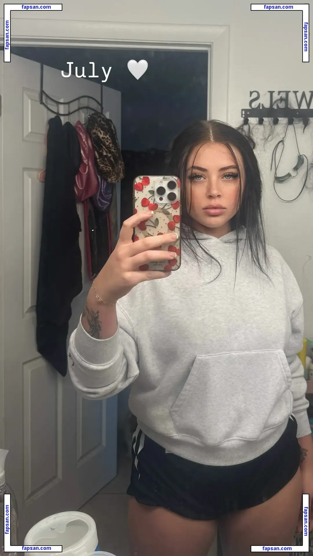 Queentaylor802 nude photo #0001 from OnlyFans