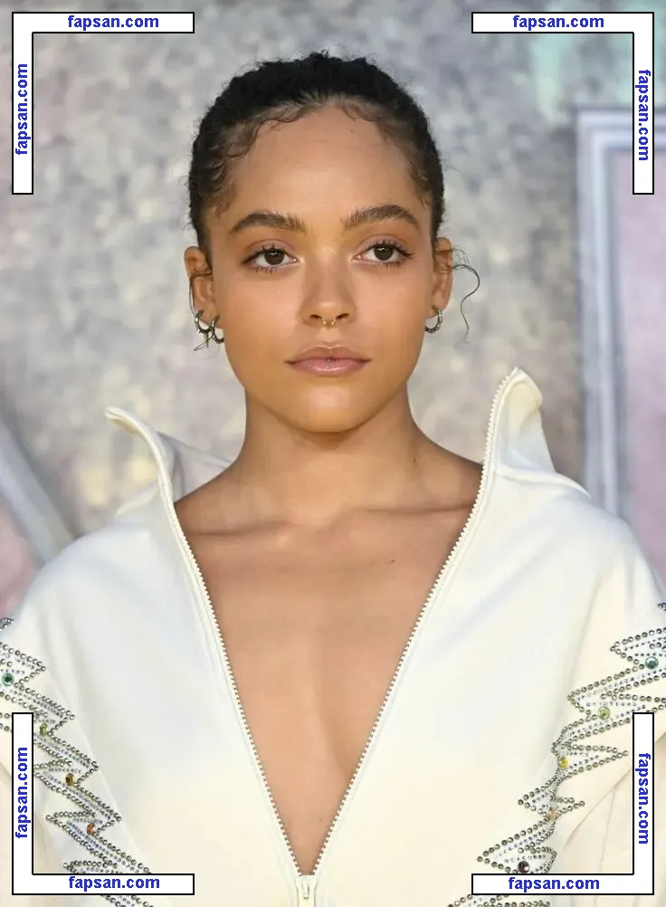 Quintessa Swindell голая фото #0030 с Онлифанс