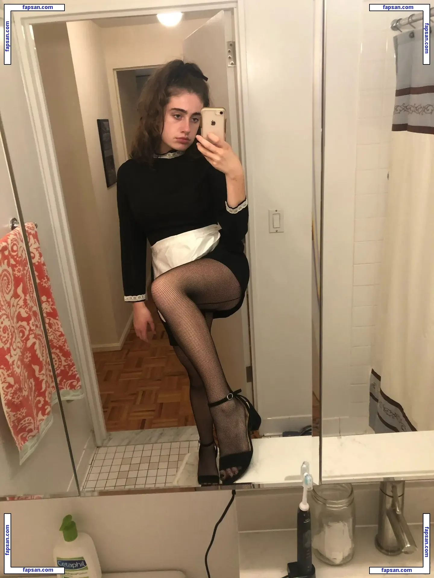 Rachel Anne Sennott nude photo #0025 from OnlyFans