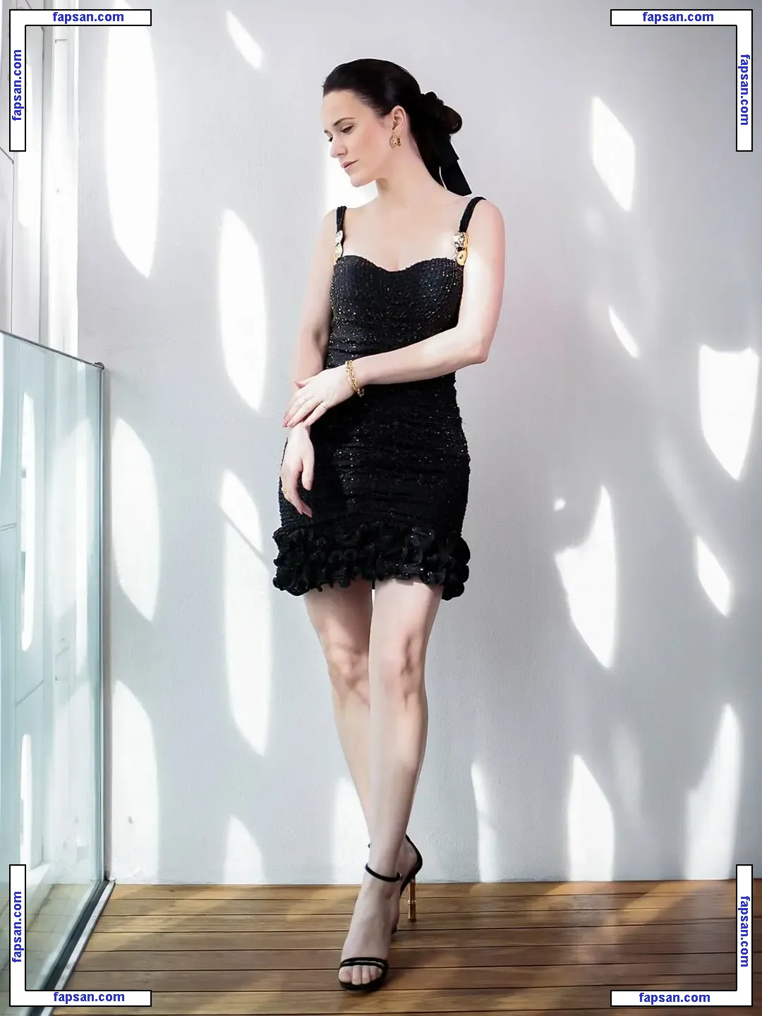 Rachel Brosnahan nude photo #0502 from OnlyFans