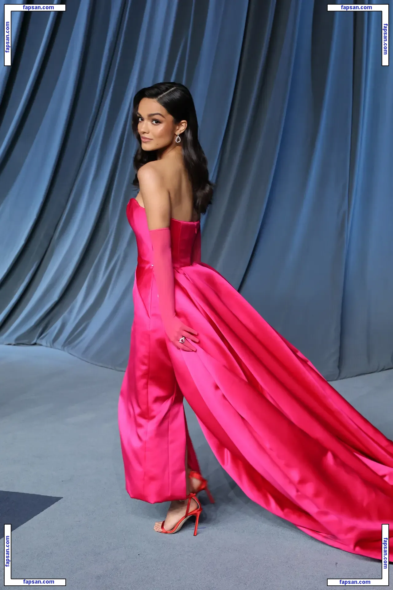 Rachel Zegler голая фото #1176 с Онлифанс