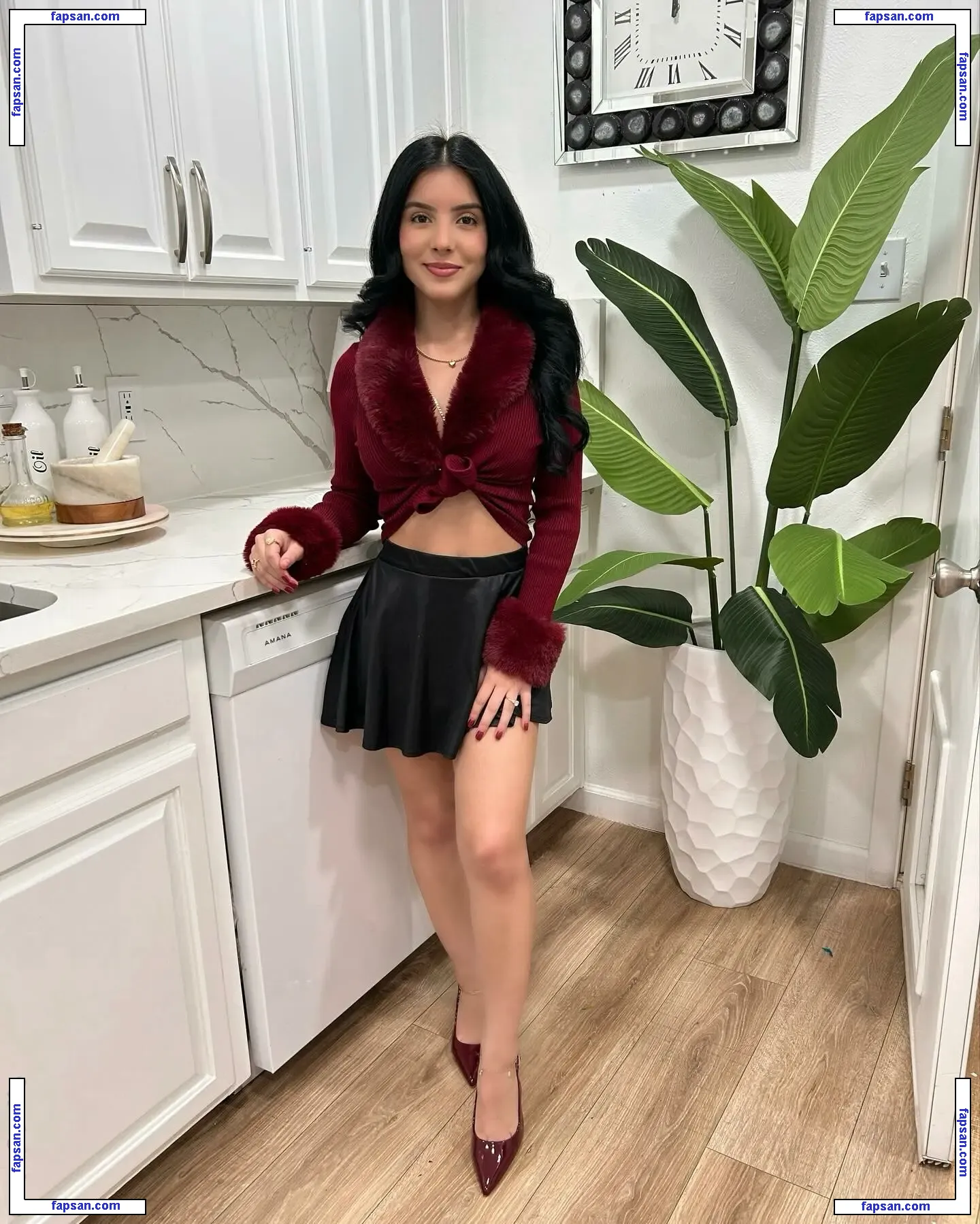 Rachelnayomy nude photo #0007 from OnlyFans