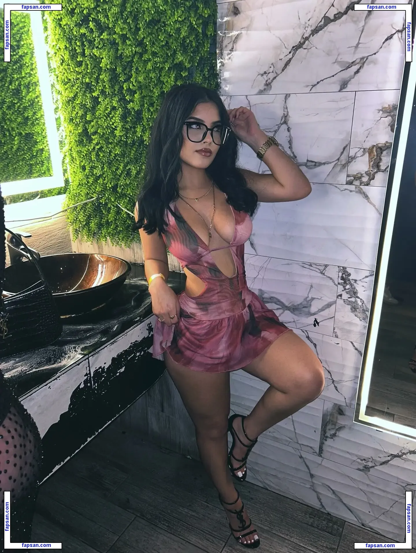 Rachelnayomy nude photo #0008 from OnlyFans