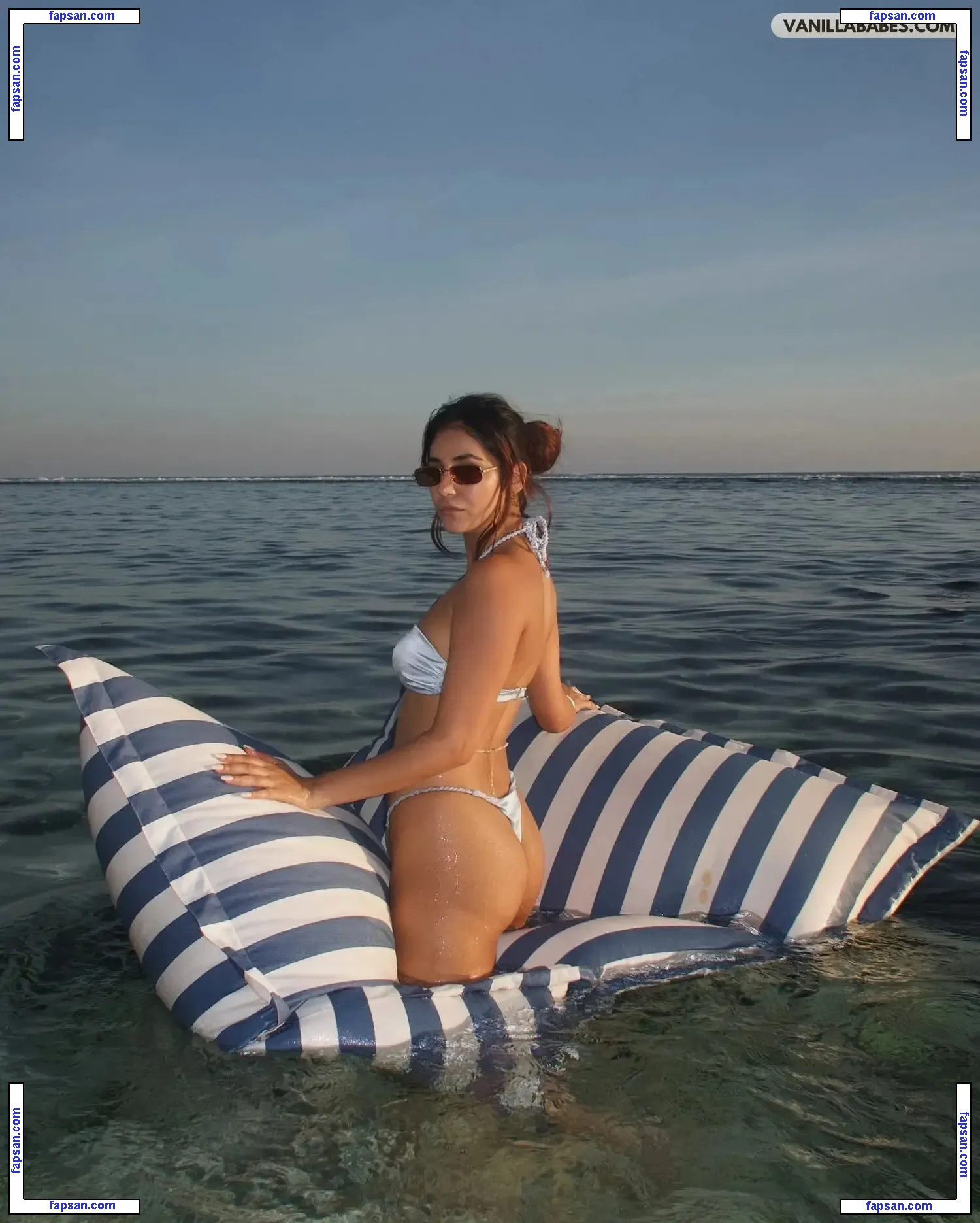 Radhika Seth голая фото #0035 с Онлифанс