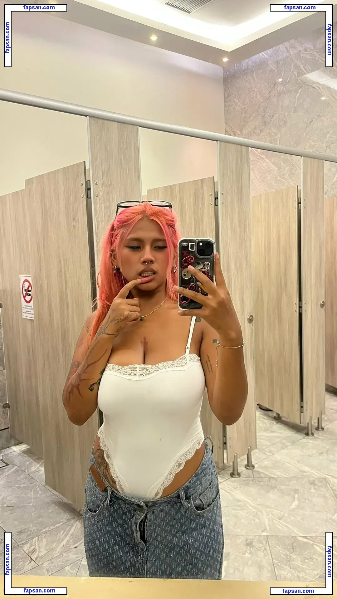 raditiajatayu голая фото #0001 с Онлифанс