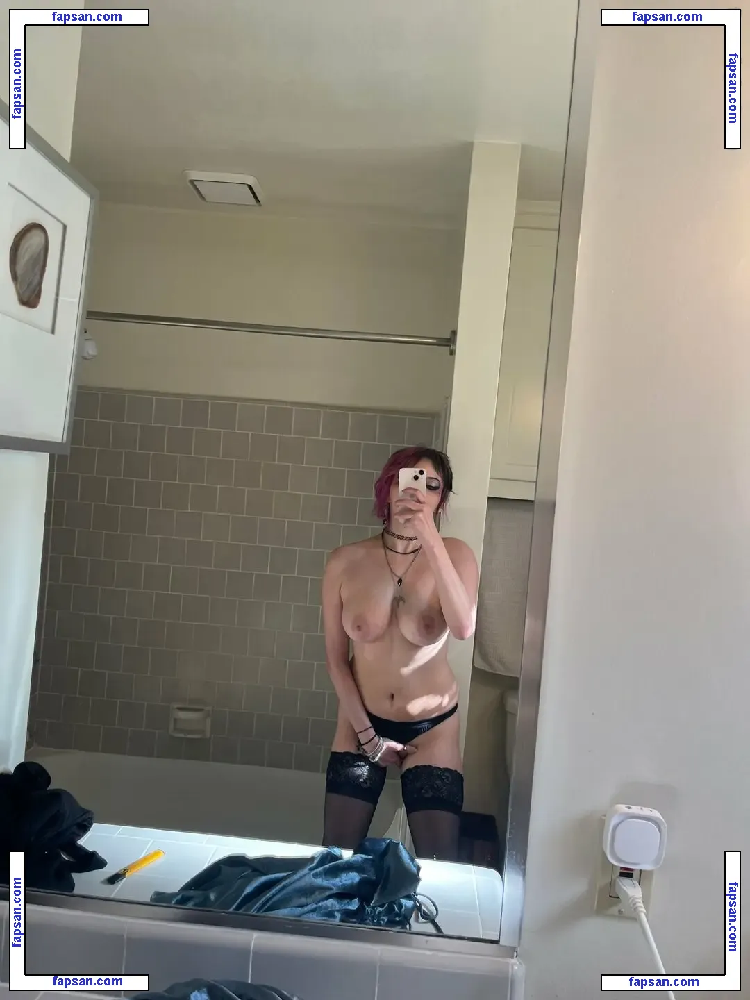 raephemel nude photo #0009 from OnlyFans