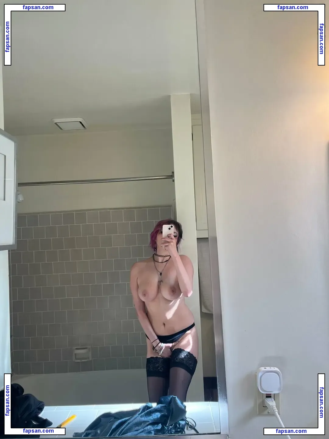 raephemel nude photo #0010 from OnlyFans