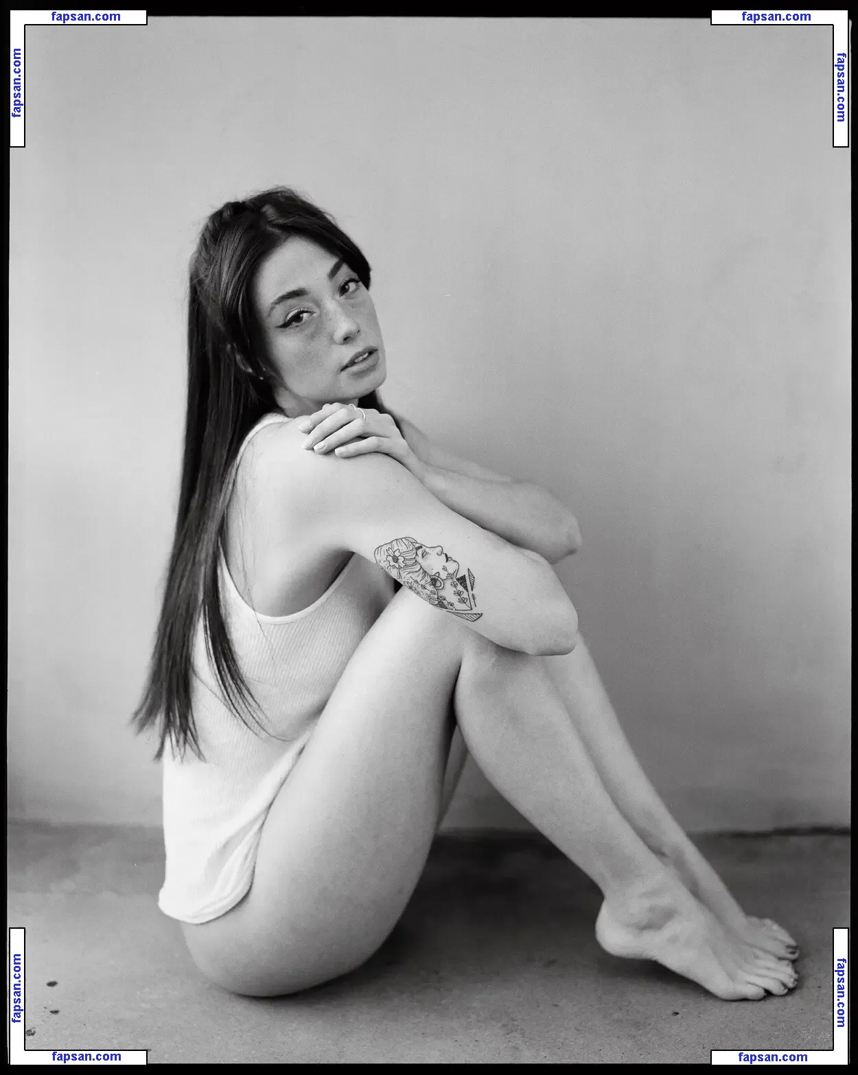 Raimee Miller голая фото #0003 с Онлифанс