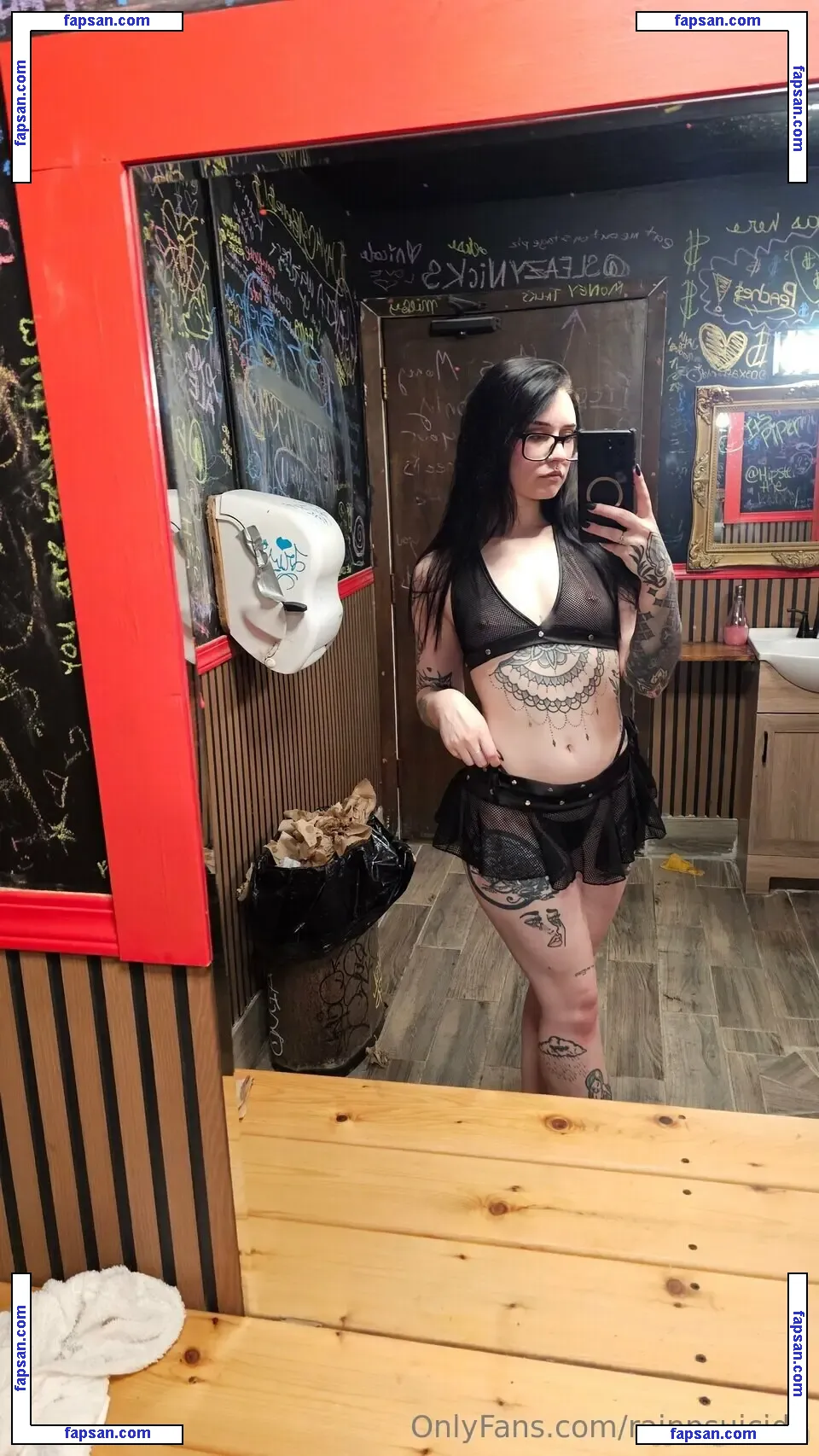 Rainn Suicide голая фото #0003 с Онлифанс