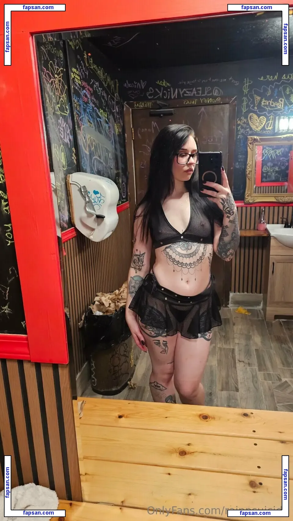 Rainn Suicide голая фото #0004 с Онлифанс