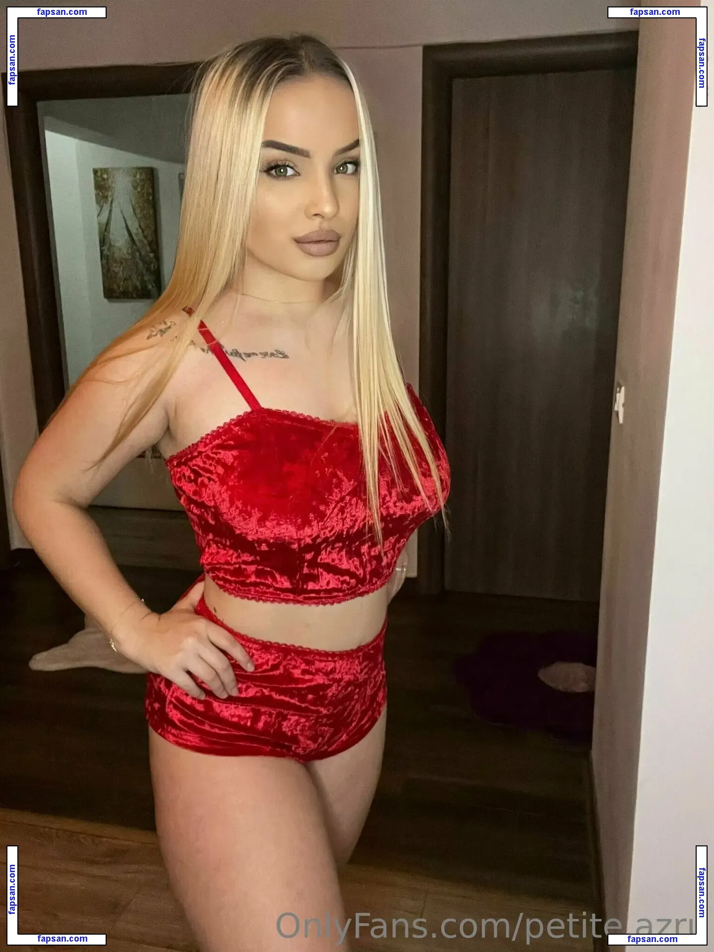 ramonaioana77 nude photo #0018 from OnlyFans