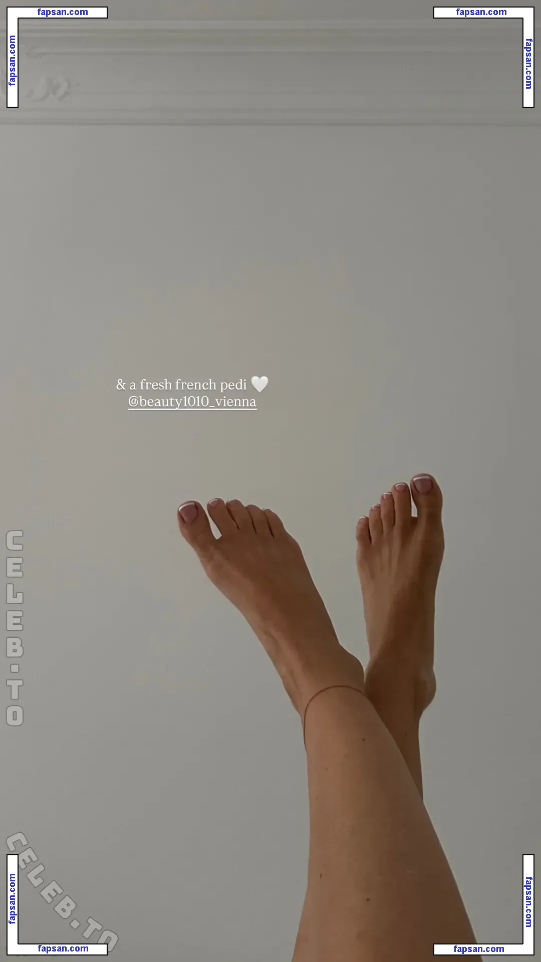 Raphaela Fuchs голая фото #0004 с Онлифанс