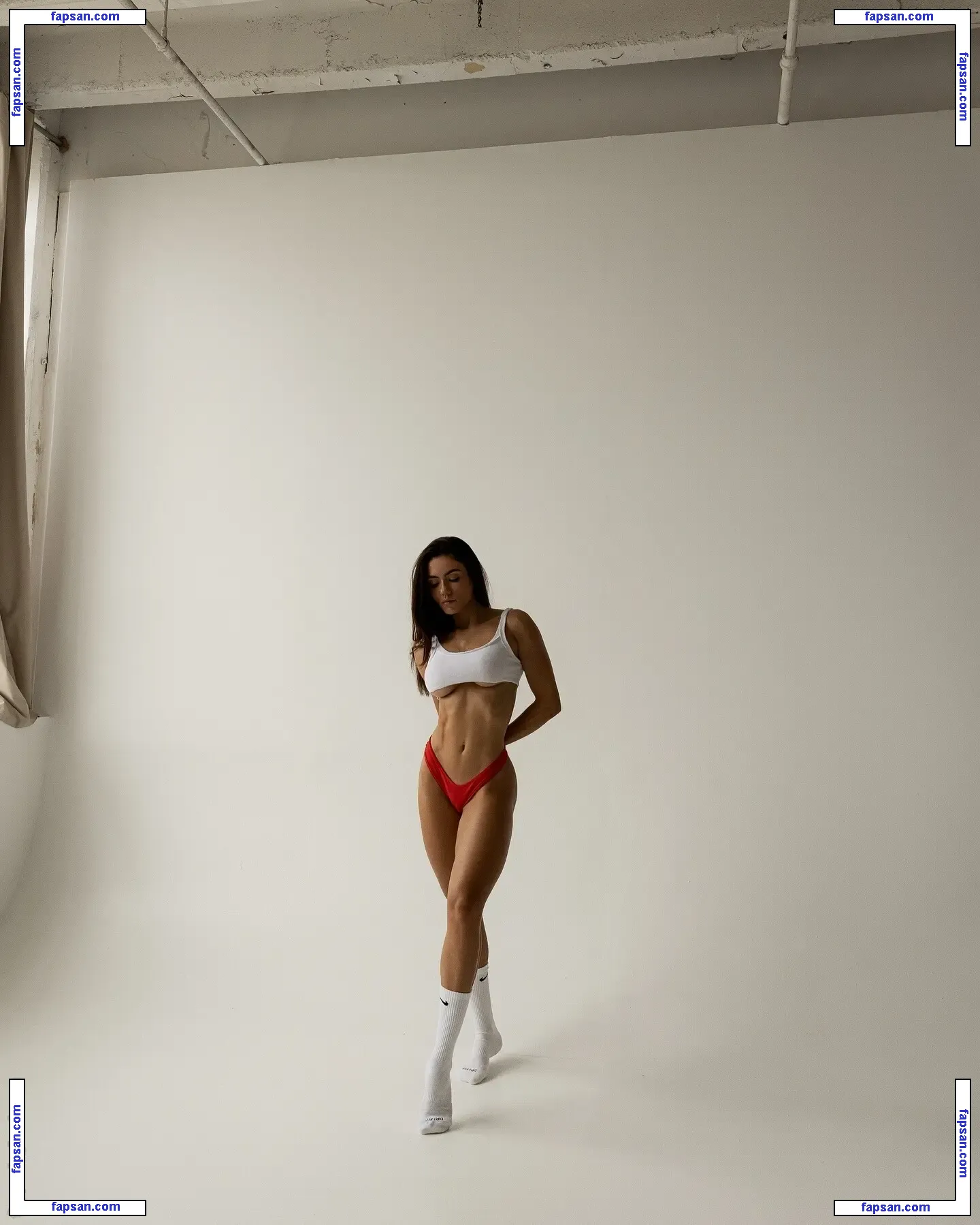 Raphaela Milagres nude photo #0003 from OnlyFans