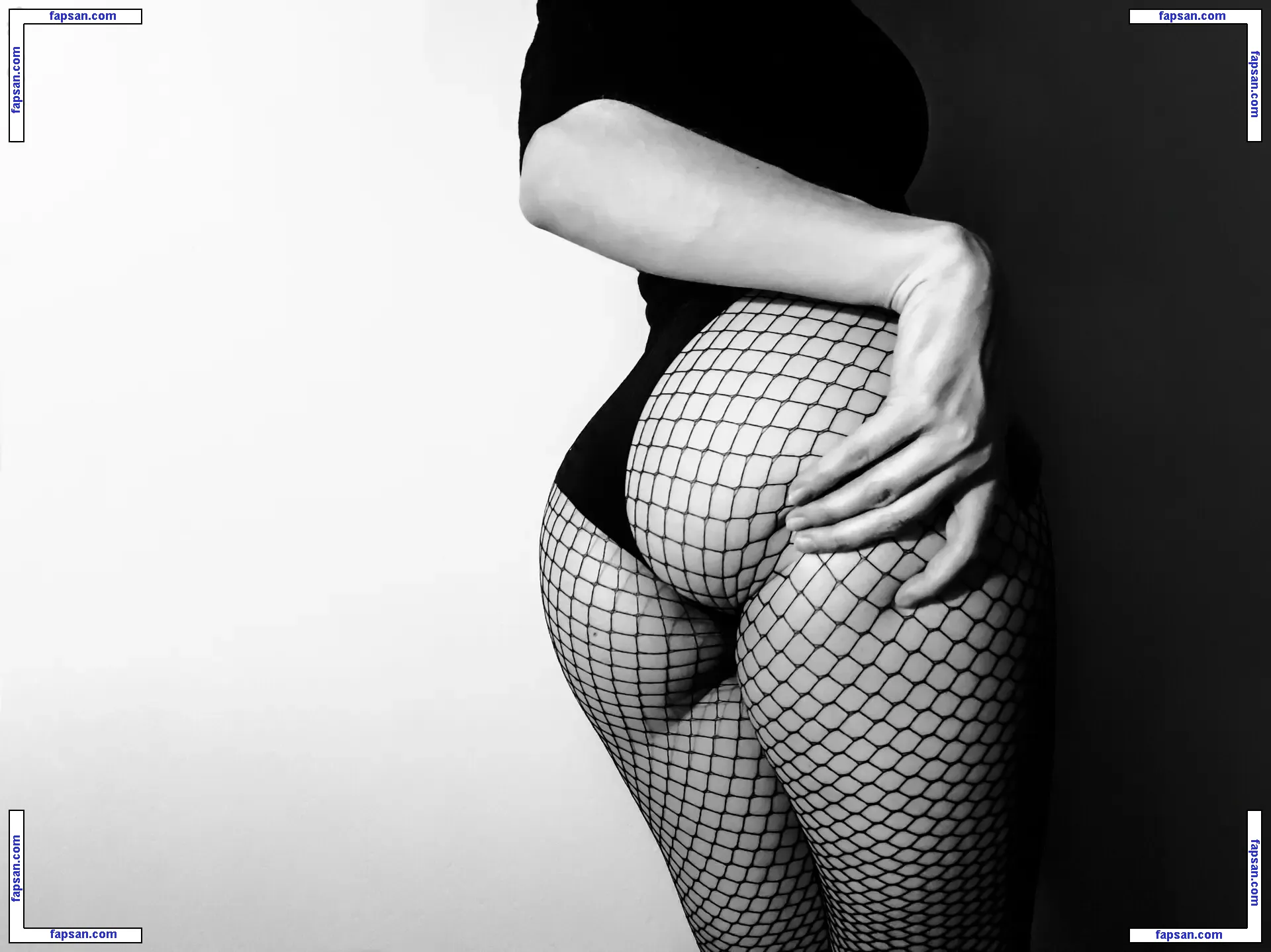 RasAlhagve голая фото #0021 с Онлифанс