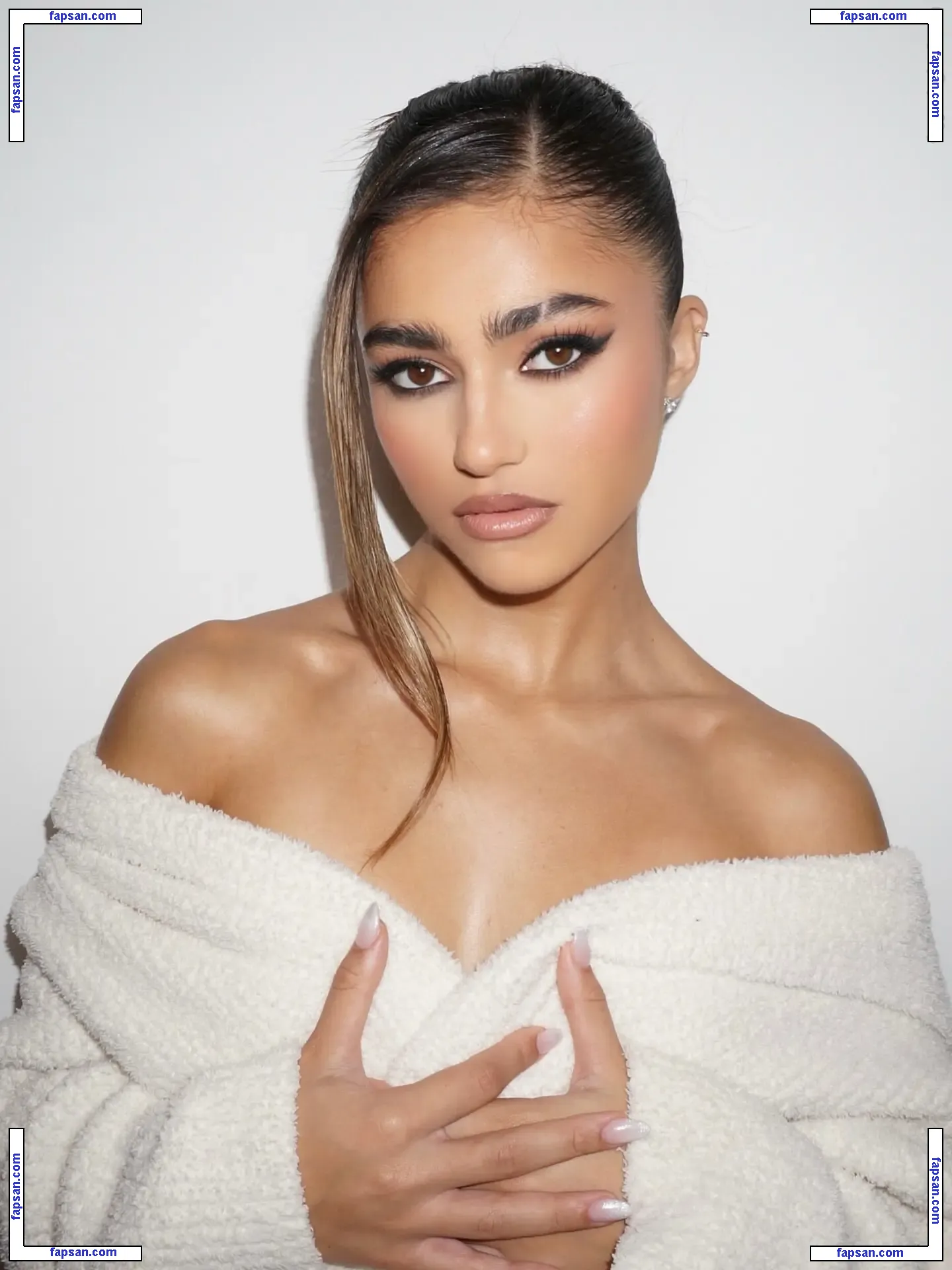 Rayna V nude photo #0009 from OnlyFans