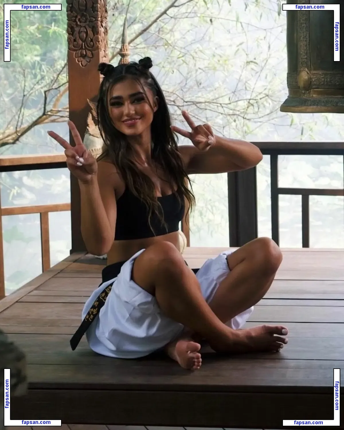 raynavallandingham голая фото #0007 с Онлифанс