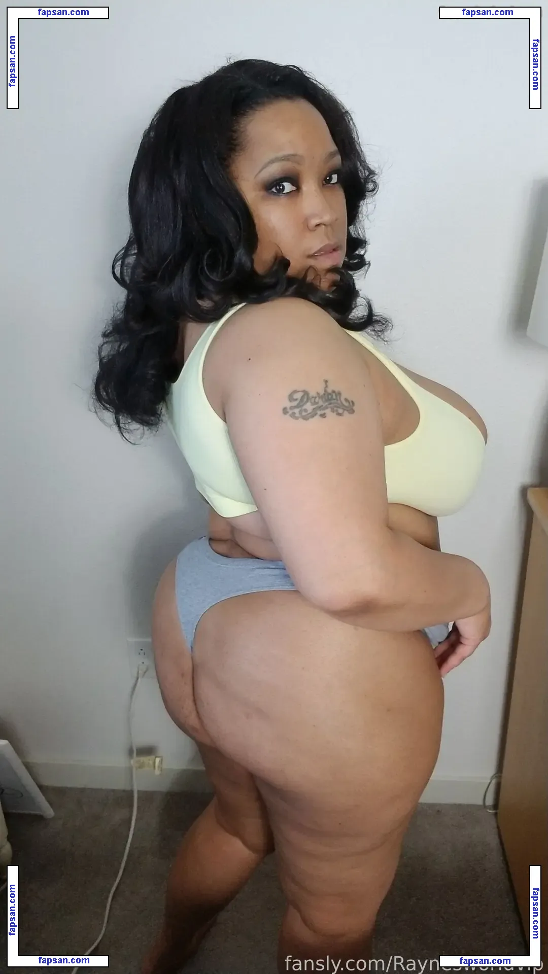 raynesworldvip голая фото #0005 с Онлифанс