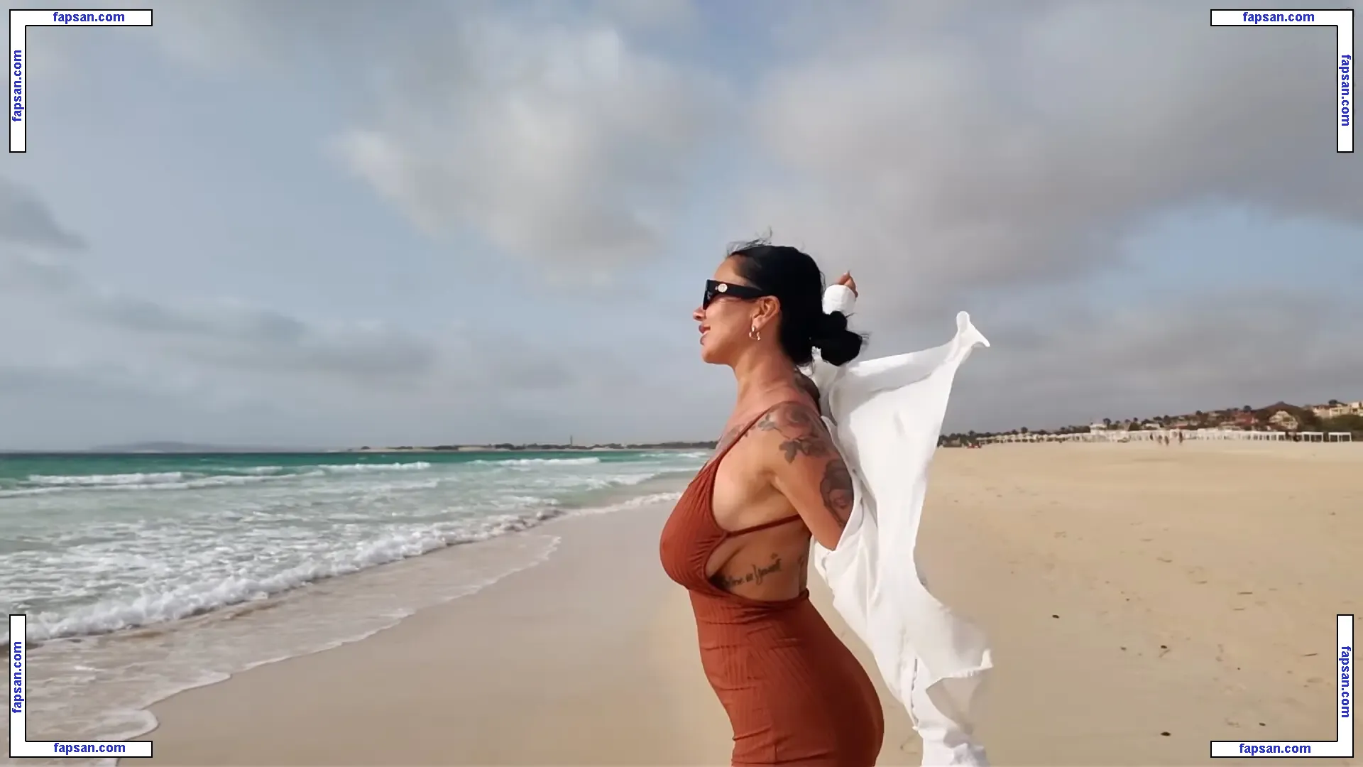 Reallifecam голая фото #0129 с Онлифанс