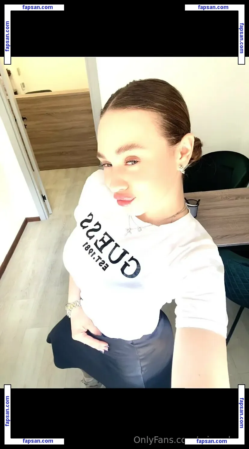 reina_drop nude photo #0005 from OnlyFans