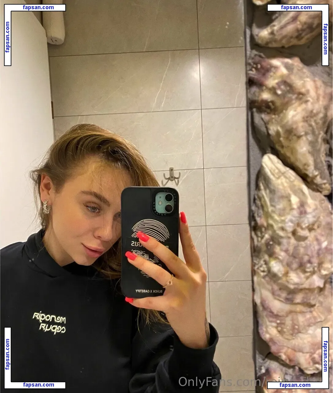 reina_drop nude photo #0006 from OnlyFans