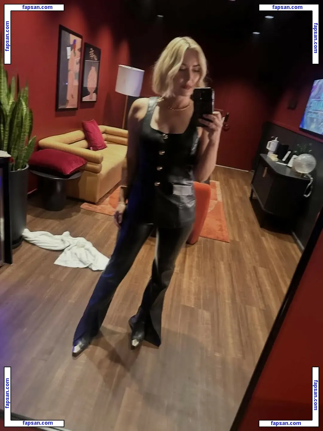 Renee Paquette голая фото #0229 с Онлифанс