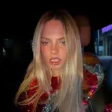 Renee Rapp голая #0128