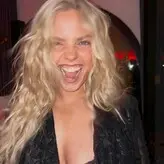 Renee Rapp голая #0130